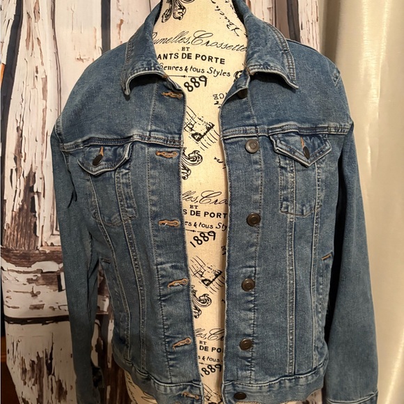 Time and Tru Jackets & Blazers - Time and Tru Blue Jean Jacket